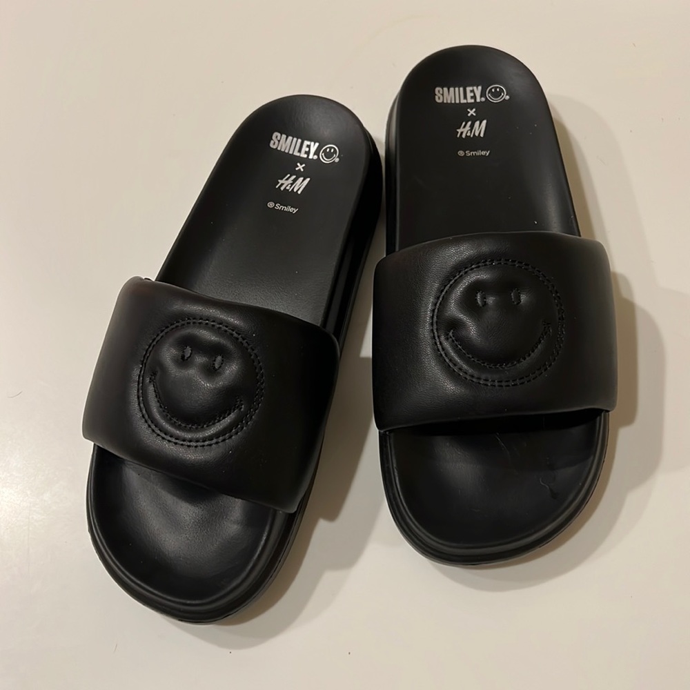 Smiley x H&M slides Women’s 9/10
